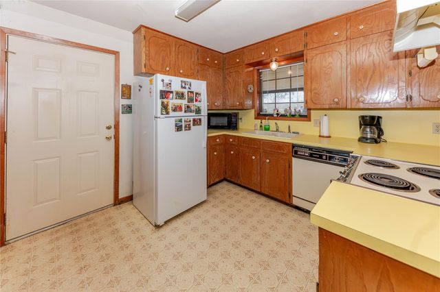 182 Norma Jean BLVD, Smithville, TX 78957