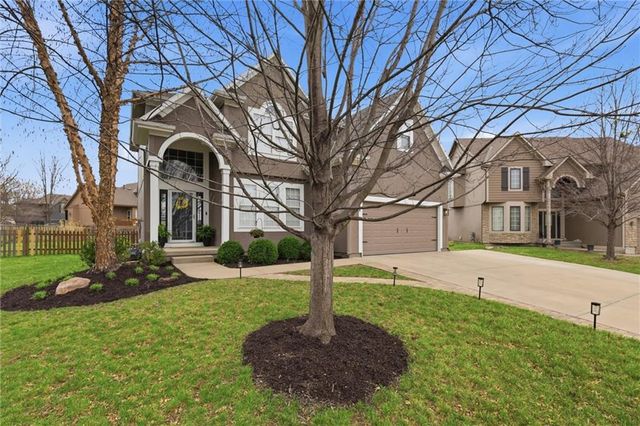 645 N Pine Circle, Gardner, KS 66030