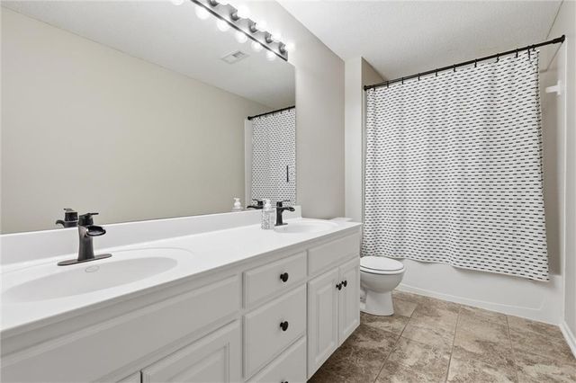 645 N Pine Circle, Gardner, KS 66030