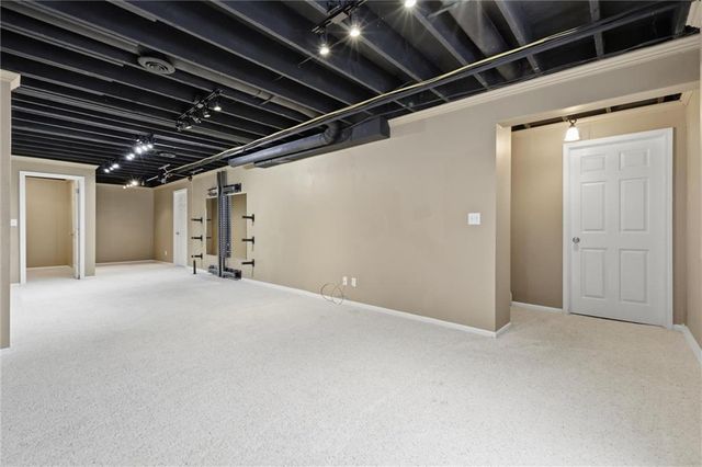 645 N Pine Circle, Gardner, KS 66030