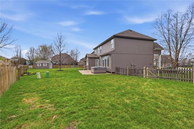 645 N Pine Circle, Gardner, KS 66030