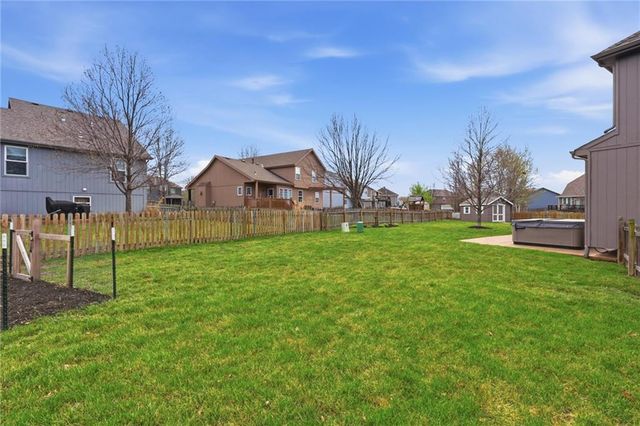 645 N Pine Circle, Gardner, KS 66030