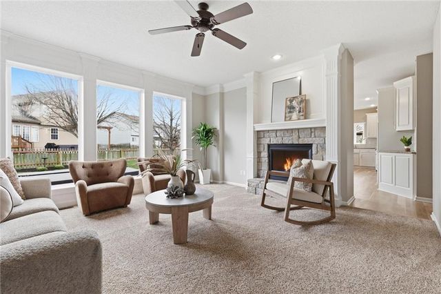 645 N Pine Circle, Gardner, KS 66030