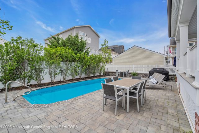 32 3rd Avenue, Normandy Beach, NJ 08739