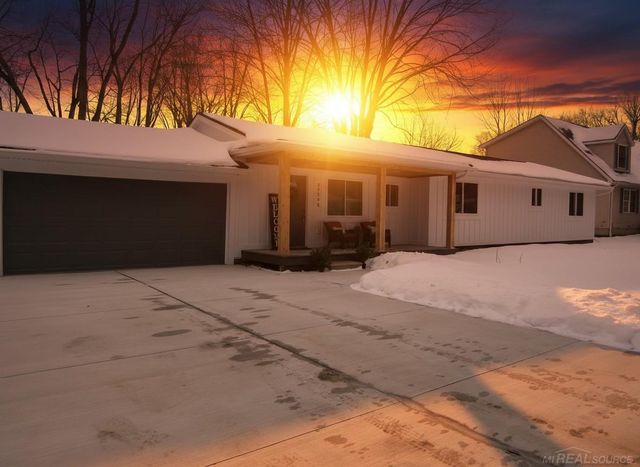 27590 Hiller Street, Harrison Twp, MI 48045