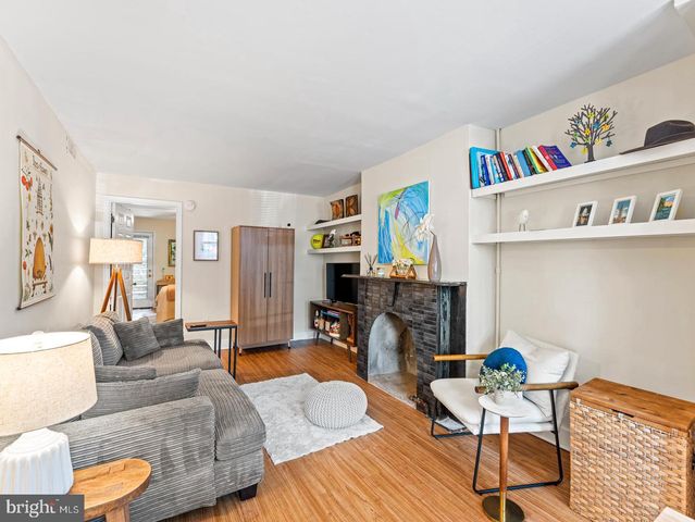1414 SWANN ST NW, Washington, DC 20009
