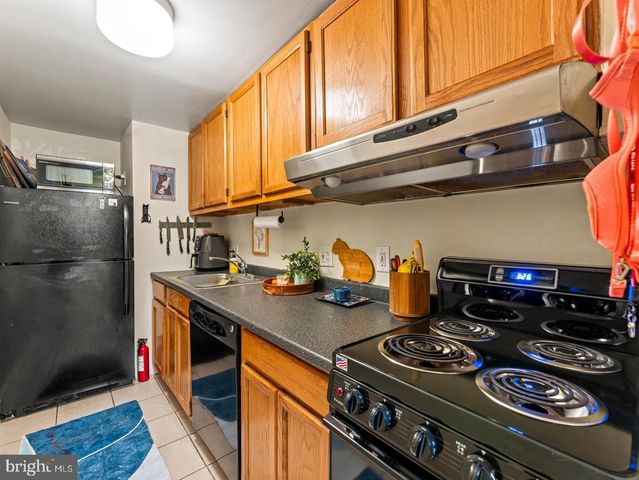 1414 SWANN ST NW, Washington, DC 20009