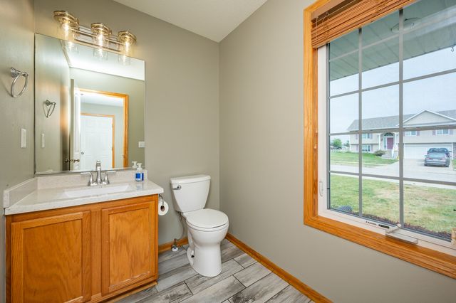 200 SE Dorr Court, Pleasant Hill, IA 50327