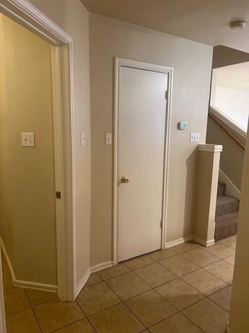 1101 Christopher Ave B, Round Rock, TX 78681