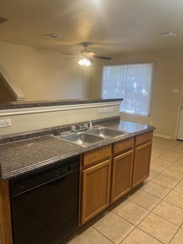 1101 Christopher Ave B, Round Rock, TX 78681
