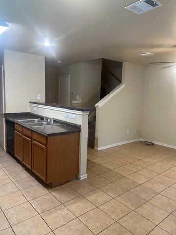 1101 Christopher Ave B, Round Rock, TX 78681