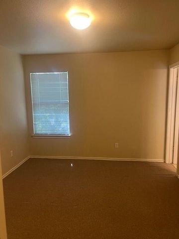 1101 Christopher Ave B, Round Rock, TX 78681