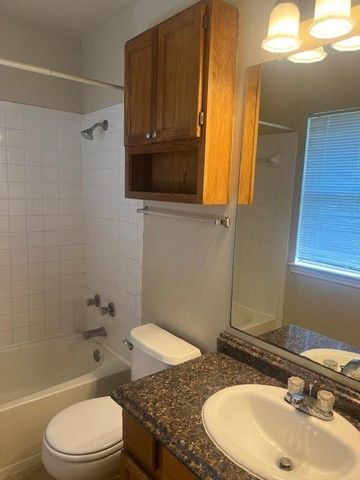 1101 Christopher Ave B, Round Rock, TX 78681