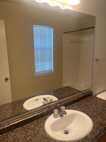 1101 Christopher Ave B, Round Rock, TX 78681