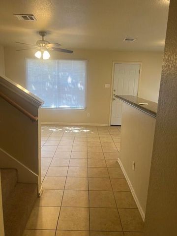 1101 Christopher Ave B, Round Rock, TX 78681