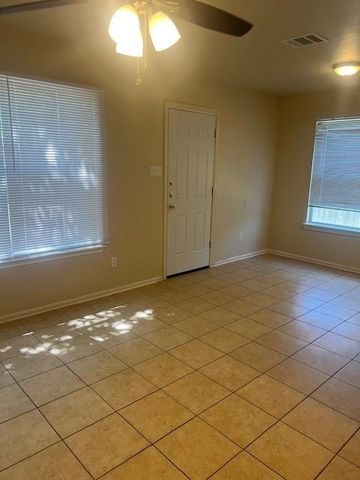 1101 Christopher Ave B, Round Rock, TX 78681