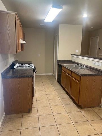 1101 Christopher Ave B, Round Rock, TX 78681