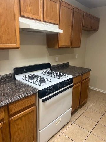 1101 Christopher Ave B, Round Rock, TX 78681