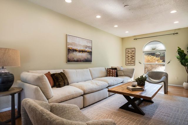 13401 Desert Hills Place NE, Albuquerque, NM 87111