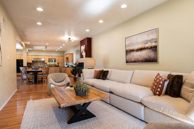 13401 Desert Hills Place NE, Albuquerque, NM 87111