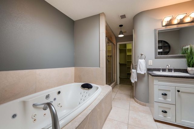 13401 Desert Hills Place NE, Albuquerque, NM 87111