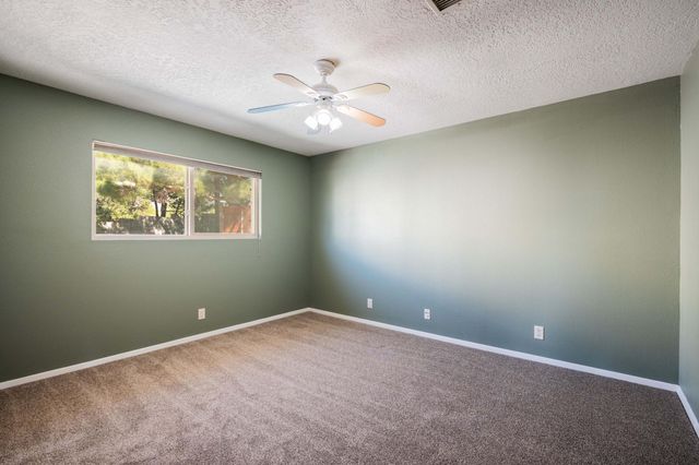 13401 Desert Hills Place NE, Albuquerque, NM 87111