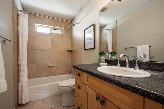 13401 Desert Hills Place NE, Albuquerque, NM 87111