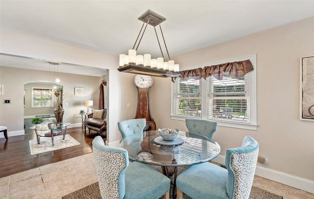 240 S McHenry Avenue, Crystal Lake, IL 60014