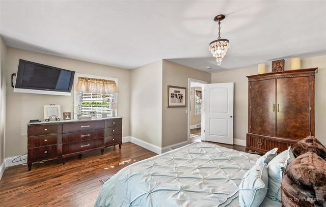 240 S McHenry Avenue, Crystal Lake, IL 60014