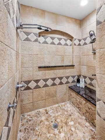 240 S McHenry Avenue, Crystal Lake, IL 60014