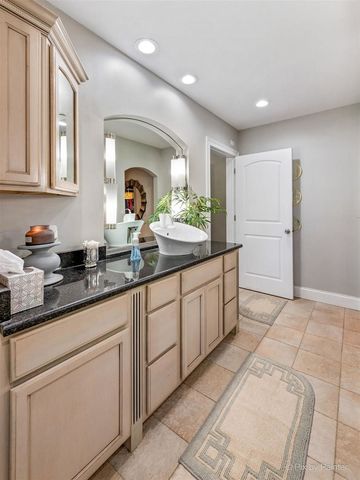 240 S McHenry Avenue, Crystal Lake, IL 60014