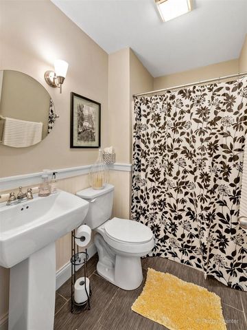 240 S McHenry Avenue, Crystal Lake, IL 60014