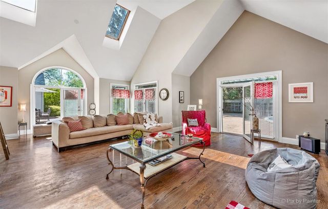 240 S McHenry Avenue, Crystal Lake, IL 60014