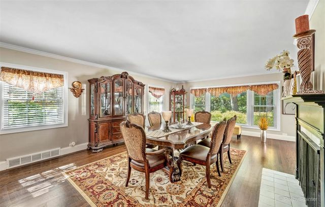 240 S McHenry Avenue, Crystal Lake, IL 60014