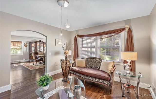 240 S McHenry Avenue, Crystal Lake, IL 60014