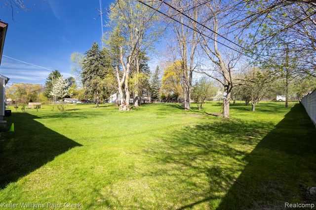 2244 Hammerslea Road, Lake Orion, MI 48359