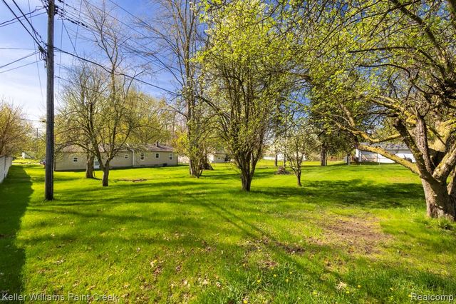 2244 Hammerslea Road, Lake Orion, MI 48359