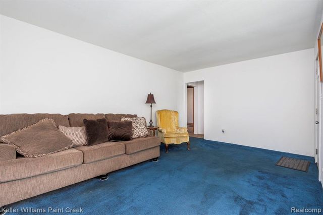 2244 Hammerslea Road, Lake Orion, MI 48359