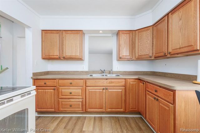 2244 Hammerslea Road, Lake Orion, MI 48359