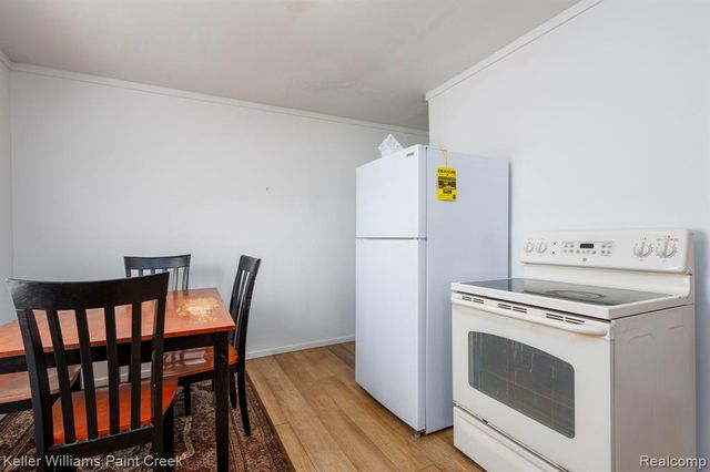 2244 Hammerslea Road, Lake Orion, MI 48359