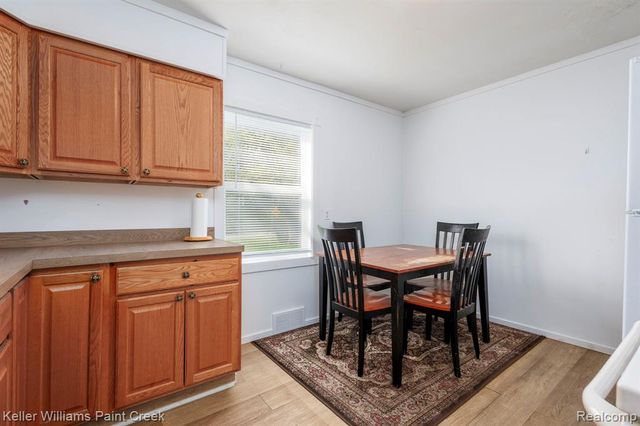 2244 Hammerslea Road, Lake Orion, MI 48359