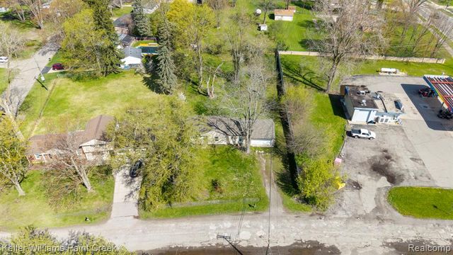 2244 Hammerslea Road, Lake Orion, MI 48359