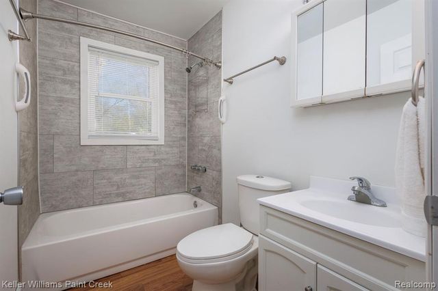 2244 Hammerslea Road, Lake Orion, MI 48359