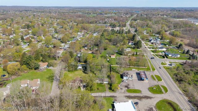 2244 Hammerslea Road, Lake Orion, MI 48359