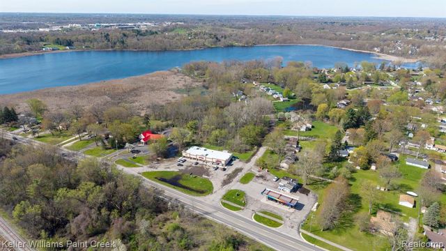 2244 Hammerslea Road, Lake Orion, MI 48359