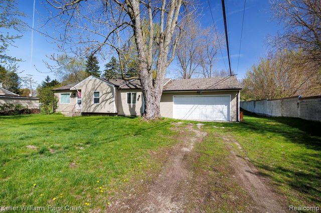 2244 Hammerslea Road, Lake Orion, MI 48359