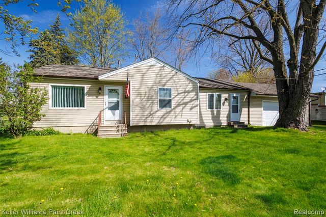 2244 Hammerslea Road, Lake Orion, MI 48359