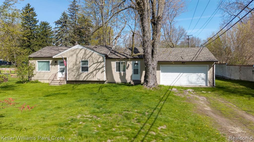 2244 Hammerslea Road, Lake Orion, MI 48359