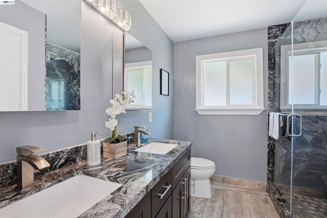 3910 Oak Hill Rd, Oakland, CA 94605