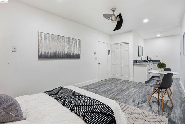 3910 Oak Hill Rd, Oakland, CA 94605
